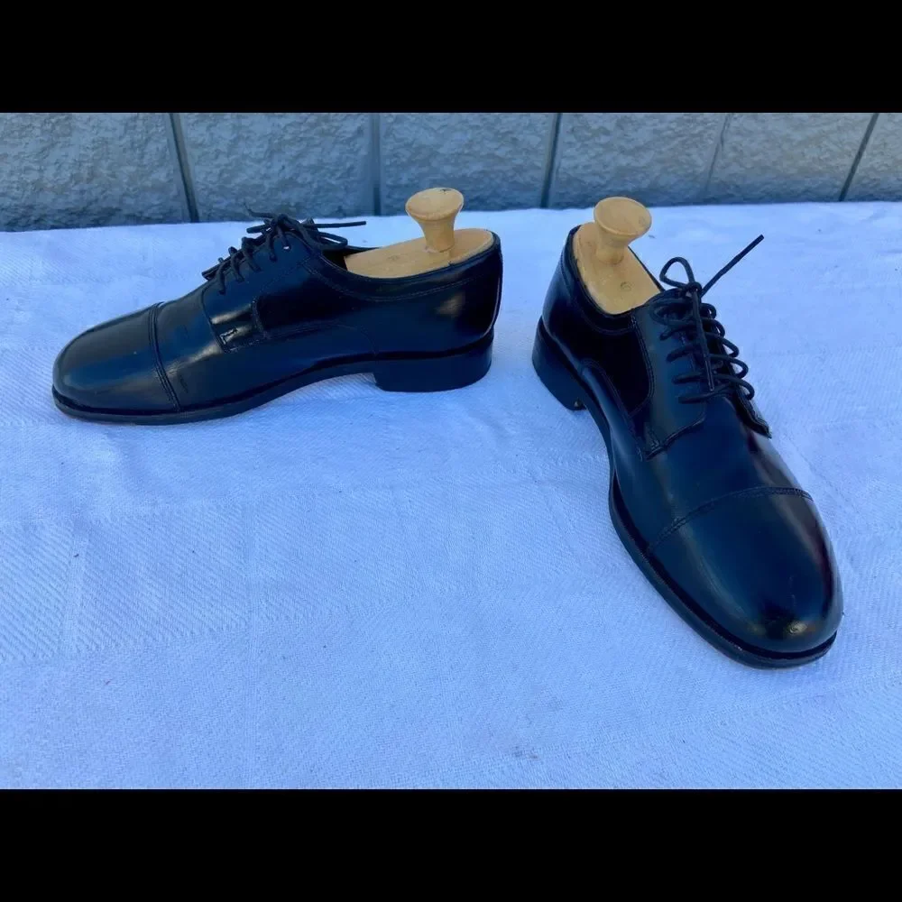 Nunn Bush Size 8.5M Black Leather Cap Toe Oxfords. Worn In TV Show.